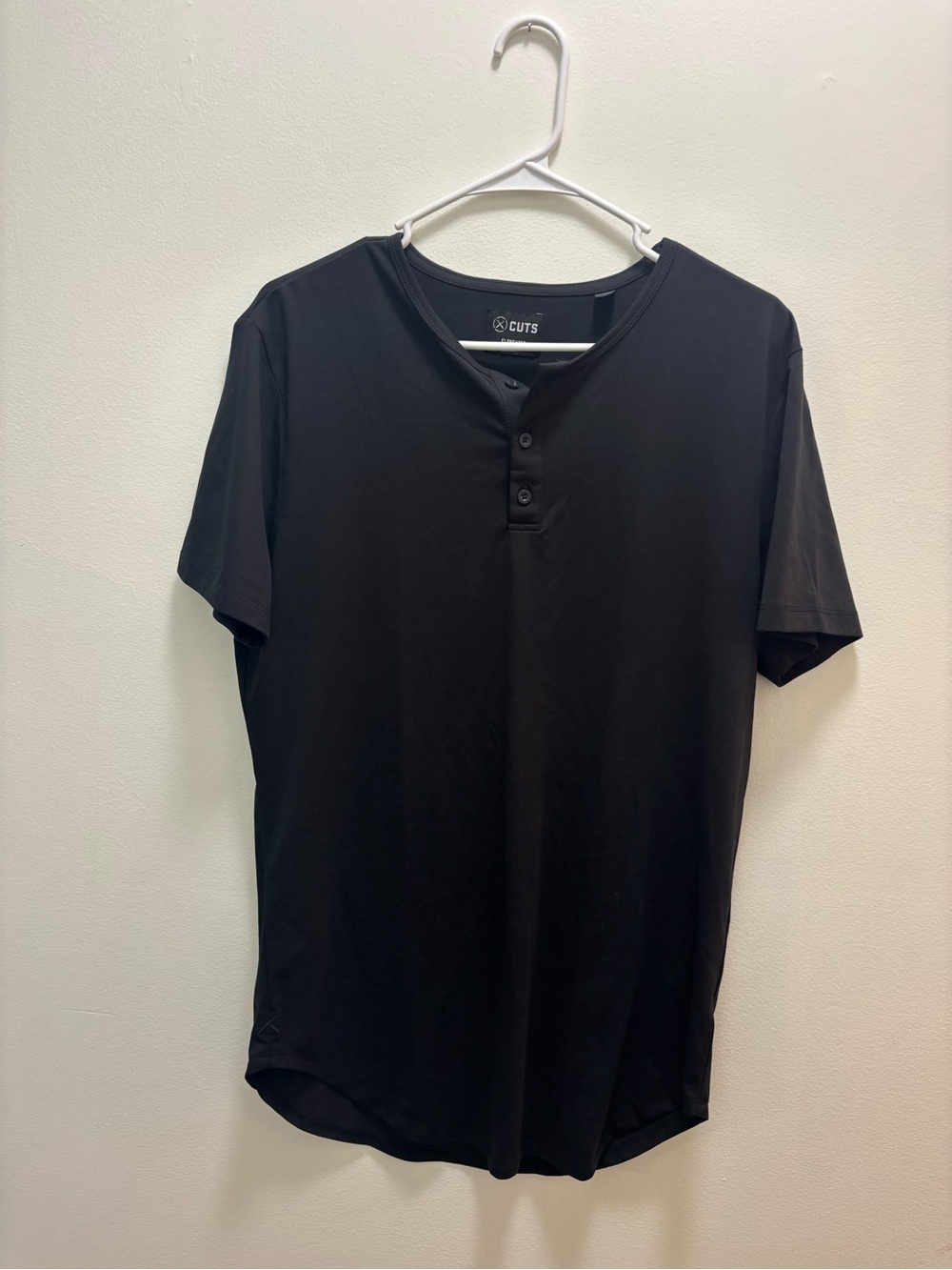 Men's CUTS Black Henley Short Sleeve Shirt - L